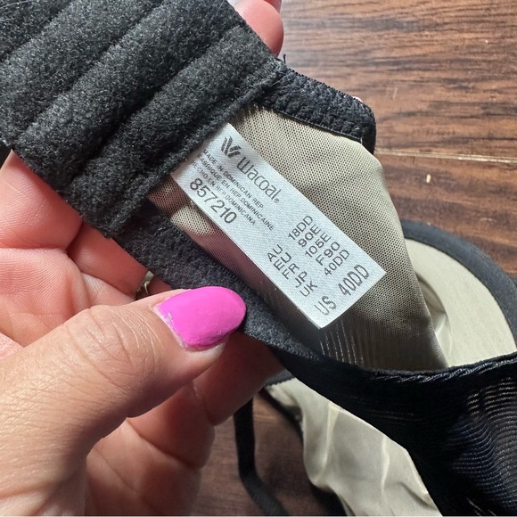 Wacoal Visual Effects Minimizer Bra - Picture 5 of 5